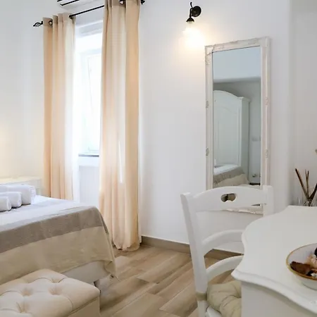 Sunrise Bed and breakfast 4*